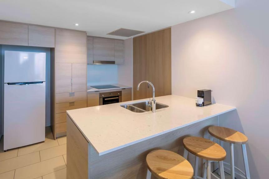 Beach Residences 2-Br River View Гоулд Коуст Екстериор снимка